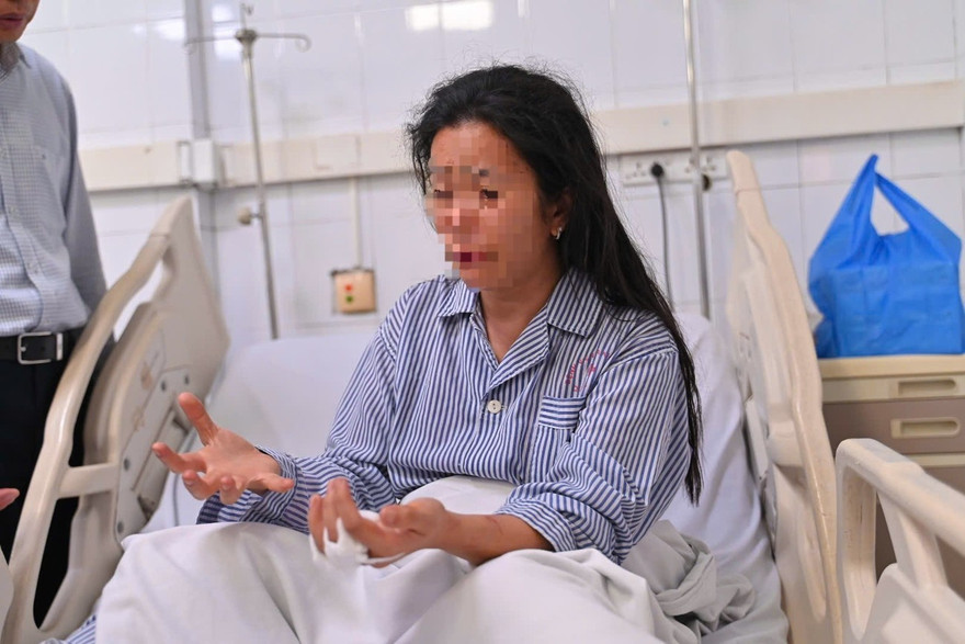 Người phụ nữ kể lại giây phút sinh tử khi tàu du lịch lật