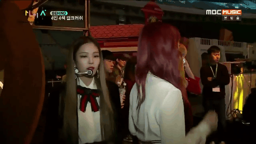 Jennie nhảy vũ đạo của TWICE