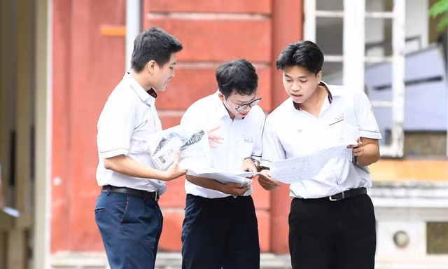 Thi tốt nghiệp THPT 2026: Lượng thí sinh tăng đột biến 
