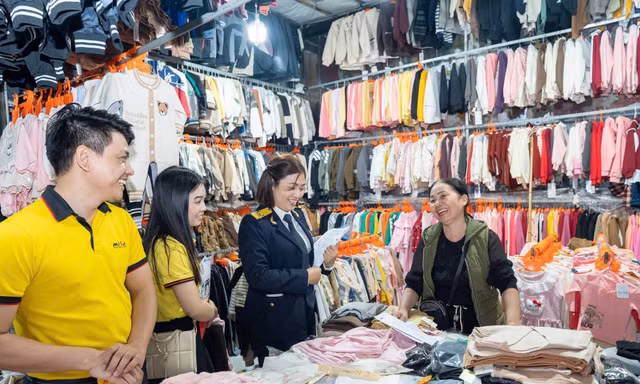Tập trung hỗ trợ 5 triệu hộ kinh doanh chuyển từ thuế khoán sang kê khai