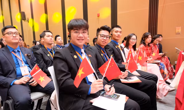 Các đại biểu thanh niên Việt Nam tham gia Diễn đàn Thanh niên Việt – Trung “Kế thừa nguồn gen đỏ”Ảnh: Lưu Trinh 