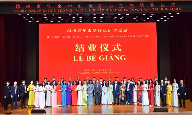 Lễ bế giảng “Hành trình đỏ nghiên cứu học tập của thanh niên Việt Nam tại Trung Quốc” được tổ chức tại TP Trùng Khánh, Trung Quốc 