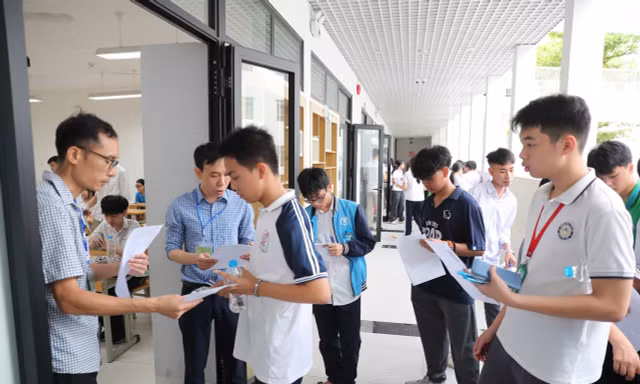Thí sinh thi lớp 10 năm 2025 Ảnh: NHƯ Ý 