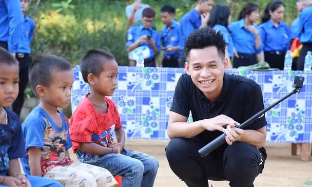 Thần tượng lệch chuẩn