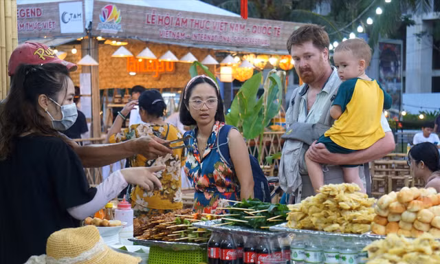 Ẩm thực - ngôi sao mới của du lịch Việt 