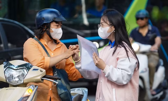 Học sinh Hà Nội tham dự kì thi tuyển sinh lớp 10 năm học 2025-2026. Ảnh: ĐỨC NGUYỄN
