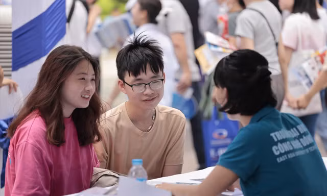 Tuyển sinh bổ sung và những nghịch lí
