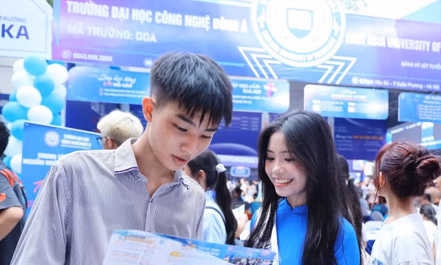 Tuyển sinh đại học 2025: Khi ảo nhiều hơn thật