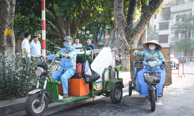 Đông đảo lực lượng ra quân, hưởng ứng tổng vệ sinh môi trường trên địa bàn phường Hai Bà Trưng