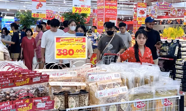 Các hiệp hội, doanh nghiệp kiến nghị quy định an toàn thực phẩm theo hướng hậu kiểm, kiểm soát rủi ro. Ảnh: Như Ý
