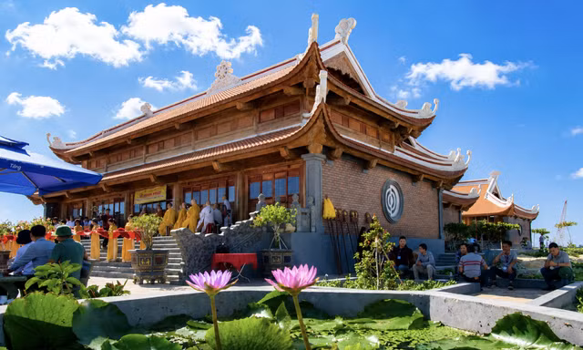 Mái chùa hiên ngang nơi đầu sóng ngọn gióẢnh: M.Đ 