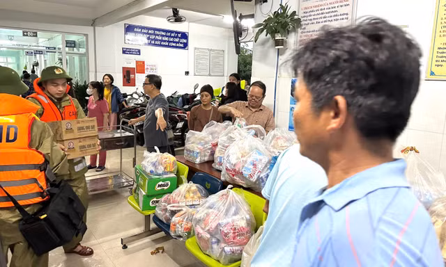 Nước lũ tấn công Bệnh viện Đa khoa khu vực Quảng Nam cuối tháng 10/2025