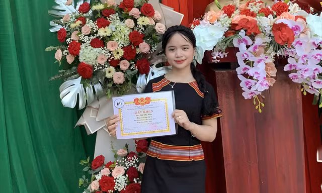 'Đi học trên núi' và giấc mơ của cô bé Xơ Đăng 