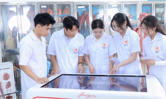 Sinh viên ngành Y khoa, Trường ĐH Đại NamẢnh: NTCC