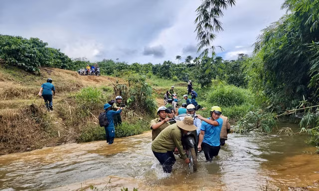 Học sinh hân hoan dự lễ khai giảng 