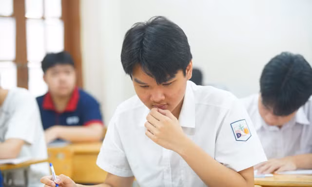Học sinh tham dự kì thi tuyển sinh lớp 10 THPT công lập năm học 2026-2027Ảnh: DUY PHẠM 