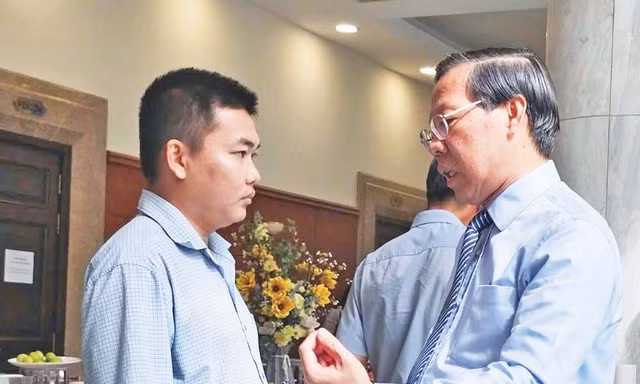 Phóng viên Nguyễn Hữu Huy phỏng vấn ông Phan Văn Mãi, nguyên Chủ tịch UBND TPHCM, nay là Chủ nhiệm Ủy ban Kinh tế và Tài chính của Quốc hội