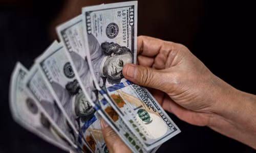 Vì sao giá USD lao dốc?