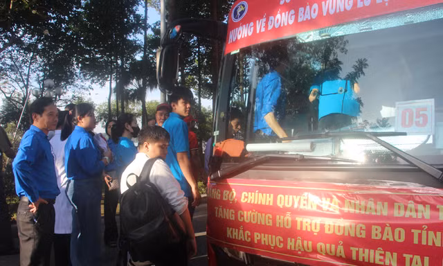 Gần 300 bác sĩ, đoàn viên Đồng Nai đến Đắk Lắk 