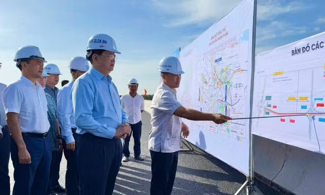 Phó Thủ tướng Mai Văn Chính lưu ý việc thi công đường Vành đai 3 TPHCM 