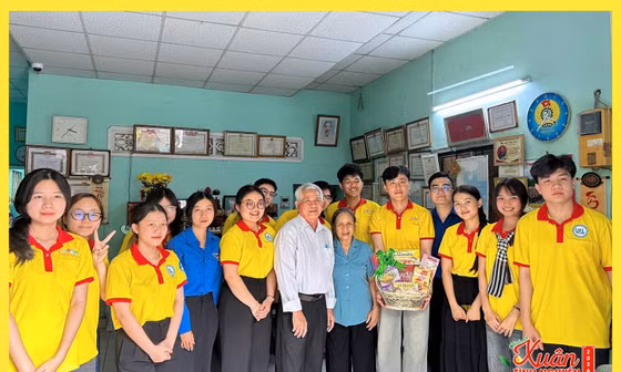 Trường Đại học Kinh tế Luật lan tỏa sức trẻ, hòa cùng nhịp đập Xuân Bính Ngọ