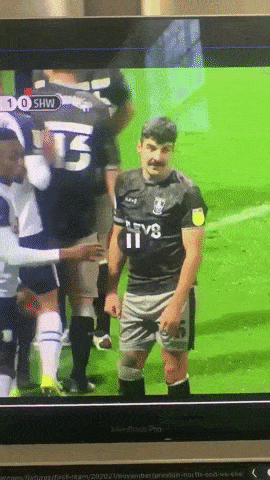 Hậu vệ người Anh đối diện án phạt vì bóp… ‘của quý’ đối phương ảnh 1