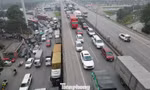 Đường trên cao tắc từ sáng đến tối do nhiều xe tải 'né' đường cấm