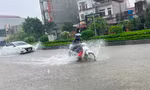 Mưa lớn tại Hưng Yên gây ngập nặng nhiều tuyến phố