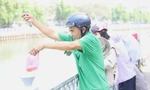 Người dân TPHCM thả cá, phóng sinh chim ngày đưa ông Táo về trời
