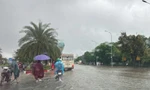 Điểm danh một số tuyến đường Hà Nội bị ngập, giao thông ùn tắc