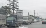 Xe tải ‘né’ trạm thu phí QL5, phá hỏng đường dân sinh