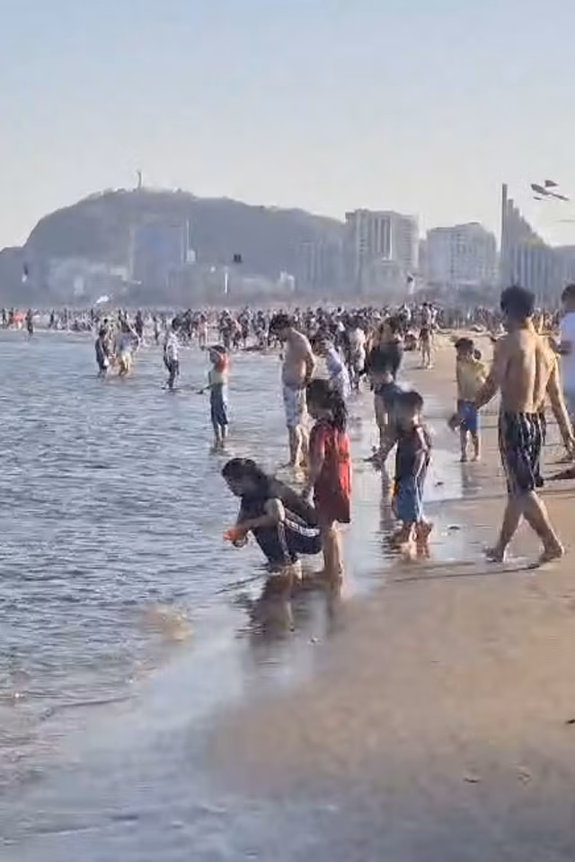  Sâu biển dày đặc, nhiều du khách đến Vũng Tàu ngao ngán