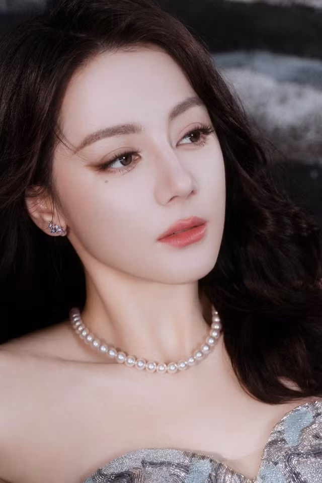 Thế khó của Địch Lệ Nhiệt Ba