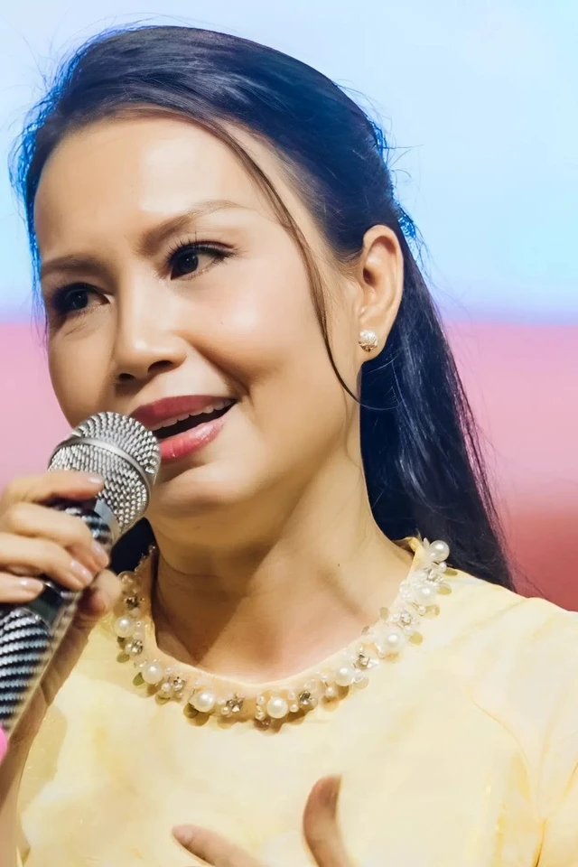 500 em nhỏ được Hồ Ngọc Hà, Cẩm Ly lì xì Tết