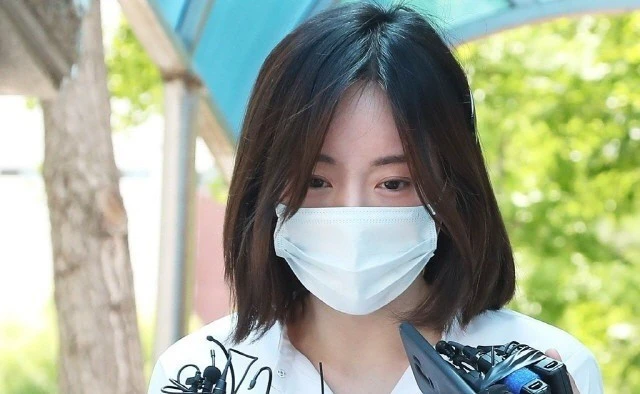 Tiểu thư tài phiệt bị bắt ở sân bay