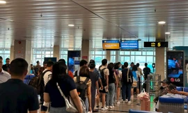 Săn vé Tết "bỏng tay": Sinh viên thong thả, dân văn phòng "nín thở" chốt đơn