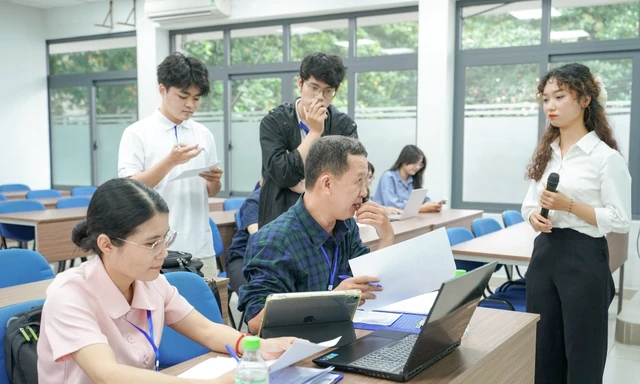 Thu nhập giảng viên trường tốp đầu TPHCM lên tới 85 triệu đồng 