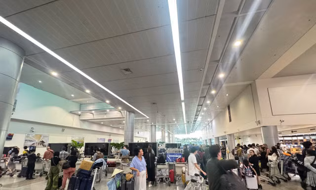 Bất ngờ sân bay Tân Sơn Nhất ngày đầu năm mới 