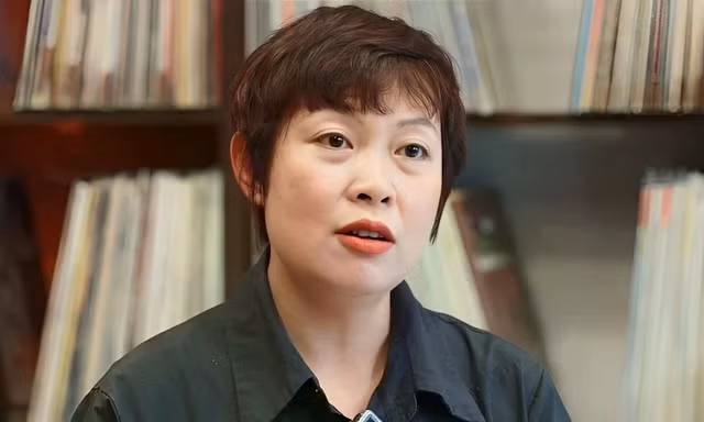 Đạo diễn 'Mưa đỏ' lên tiếng