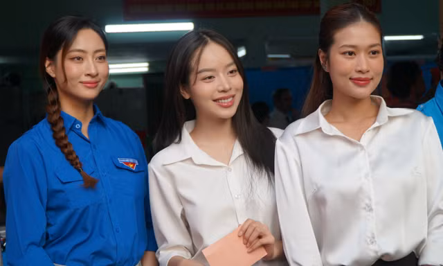 Hoa hậu Thanh Thủy, Tiểu Vy, Á hậu Ngọc Hằng đi bỏ phiếu từ 6h sáng