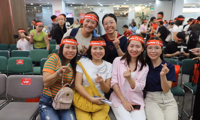 Cận Tết, hàng trăm bạn trẻ xếp hàng hiến máu trong ngày hội Chủ Nhật Đỏ