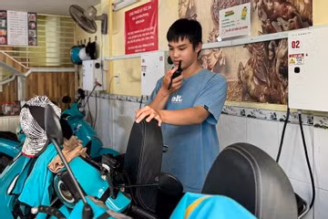 Bí mật bên trong trạm sạc xe điện ở TPHCM khiến tài xế tới kín mỗi ngày