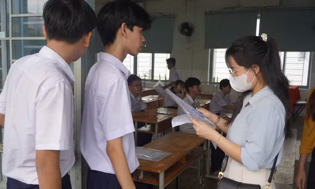 TPHCM 'bội thu' điểm 10 thi tốt nghiệp THPT 2025 
