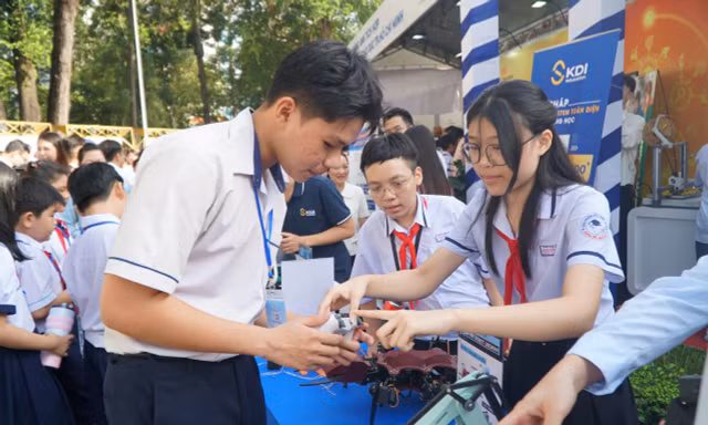 Không gian triển lãm trưng bày nhiều mô hình hiện đại