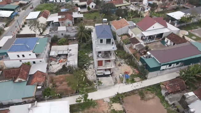 Bất ngờ về người đàn ông mù rong ruổi bán tăm, xây căn nhà 5 tỷ đồng