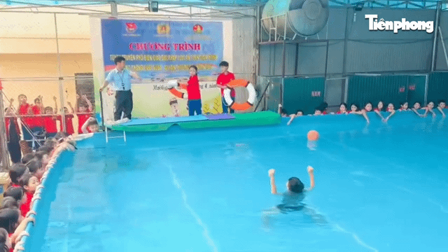 Đoàn viên dạy trẻ kỹ năng, dựng hàng rào các điểm đen ngăn đuối nước