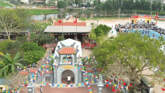 Lễ hội ở ngôi đền thiêng thờ thần rắn gần 400 năm tuổi