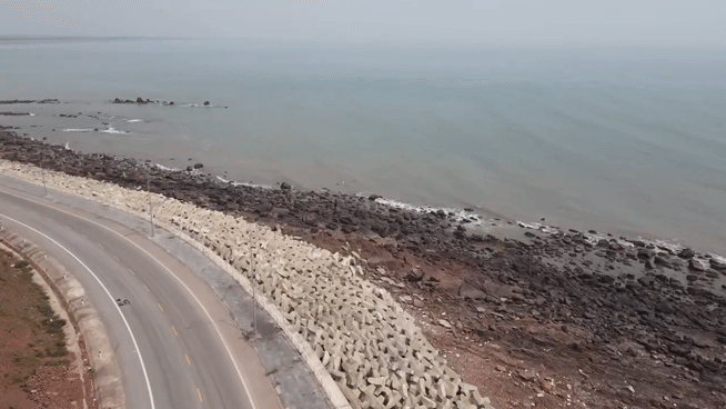 Nhọc nhằn nghề đục hàu mưu sinh giữa nắng nóng đổ lửa