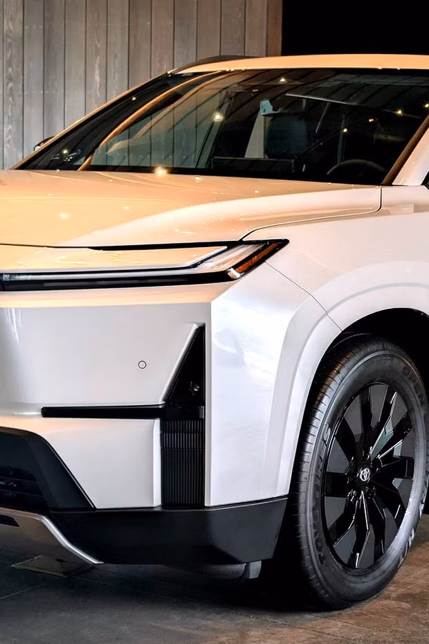 SUV điện 7 chỗ của Toyota lỡ hẹn ra mắt