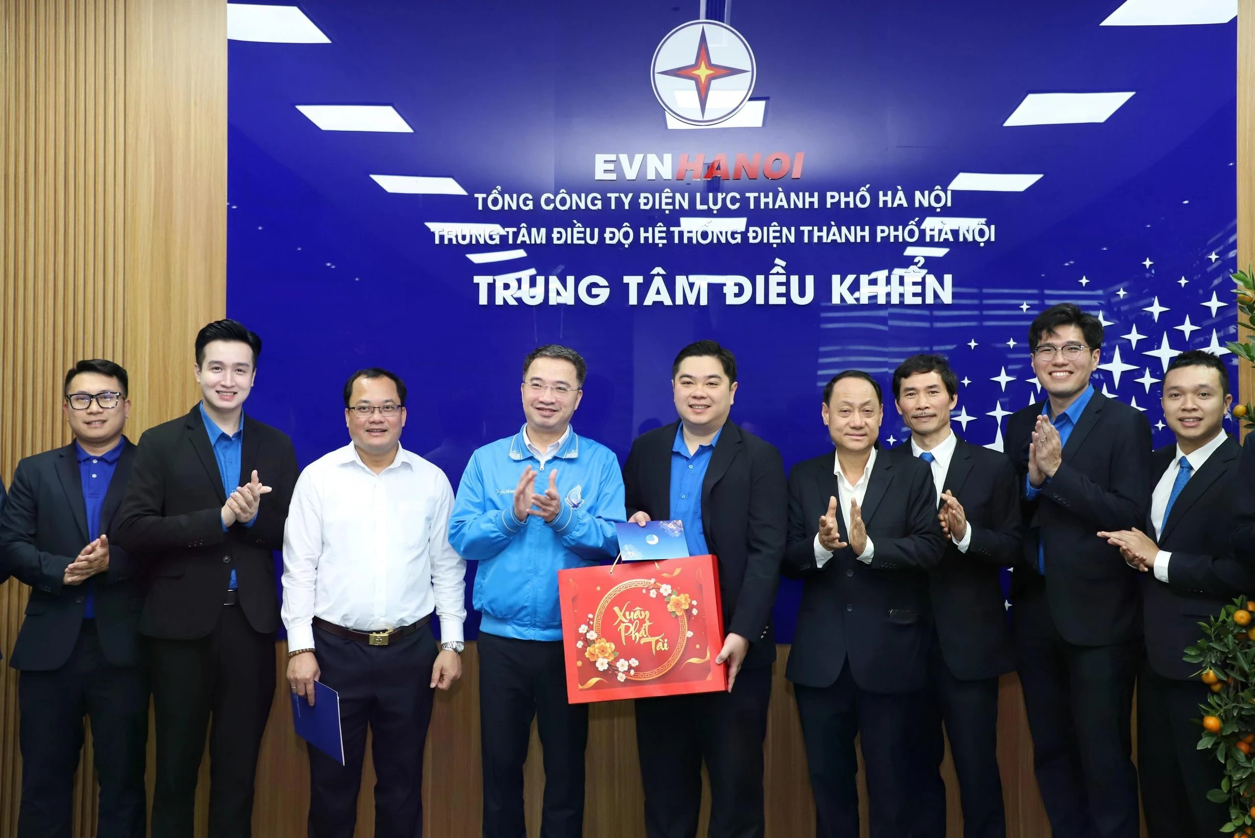 Đoàn T.Ư Đoàn thăm, chúc Tết công nhân điện và y bác sĩ Bệnh viện Bạch Mai